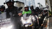 Kepadatan arus lalu lintas biasanya terjadi di jalan protokol. Selain itu, lokasi sekitar pasar takjil menjadi titik kemacetan selama Ramadhan.  