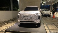 Terlihat sudah mengadopsi setir kanan. Dari depan memang terlihat seperti Tiggo 8 terbaru di China. Foto: Ridwan Arifin