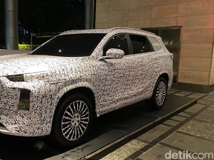 Potret Mobil Baru Chery Mode Penyamaran di Indonesia
