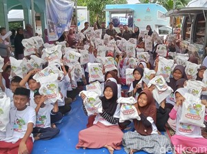 CT ARSA Buka Puasa Bersama 100 Anak Madrasah-Warga di Muara Gembong Bekasi