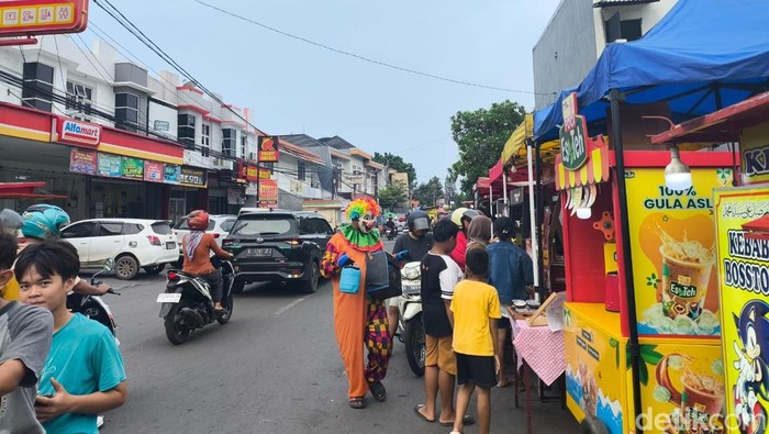 Deretan lapak pedagang di Jalan Mohammad Toha Cirebon