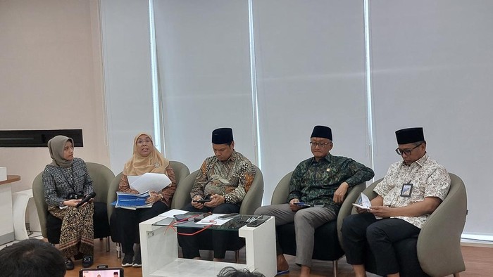 Dirjen Sumber Daya Air (SDA) Kementerian PU Lilik Retno Cahyadiningsih di Konferensi Pers Kementerian PU, Jumat (7/3/2025).