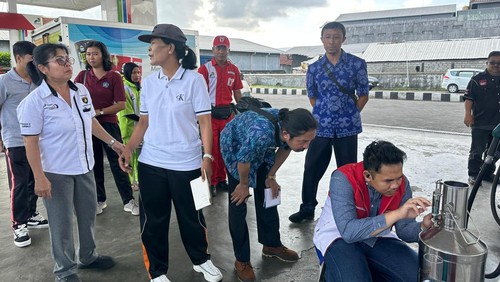 Disperindag Bali, Kemetrologian Kabupaten Badung, dan Pertamina Patra Niaga Regional Jatimbalinus saat melakukan sidak di beberapa SPBU di Bali, Jumat (7/3/2025).