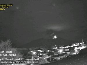 Meletus Malam ini, Warga Kaki Gunung Marapi Diimbau Waspada