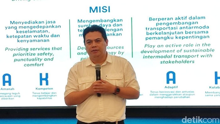 EVP of Corporate Secretary KAI Raden Agus Dwinanto Budiadji