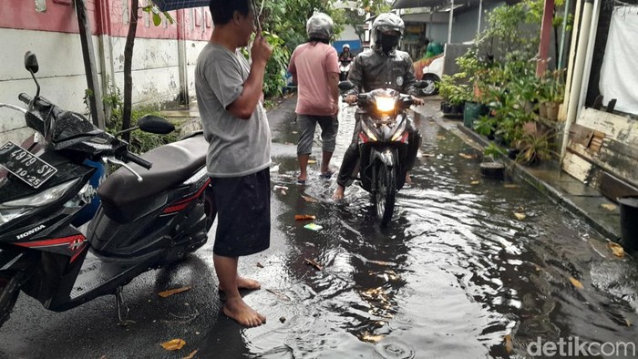 Genangan air di Jalan Abimanyu, Kelurahan Plombokan, Kecamatan Semarang Utara, Jumat (7/3/2025).