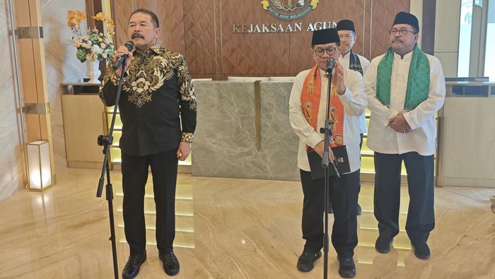 Gubernur Jakarta Pramono Anung dan wakilnya Rano Karno mengunjungi Kejaksaan Agung, Jumat (7/3/2025).