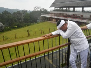 Tangisan Dedi Mulyadi di Megamendung Bogor, Benarkah Sia-Sia?