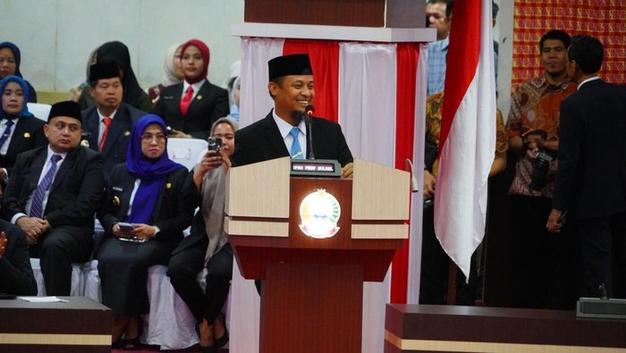 Gubernur Sulsel Andi Sudirman saat menghadiri rapat paripurna di DPRD Sulsel.