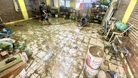 Pihak sekolah pun berharap Pemkab Bogor dapat mengerahkan petugas Damkar untuk membersihkan endapan lumpur.  