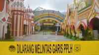 Sebelumnya Kementerian Lingkungan Hidup menginspeksi dan memasang papan pengawasan lingkungan hidup di empat lokasi di hulu Daerah Aliran Sungai (DAS) Ciliwung yang diduga dibangun tanpa persetujuan lingkungan dan berkontribusi dalam banjir di wilayah hilir. ANTARA FOTO/Arif Firmansyah. 