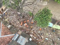 Video: Ibu Korban Banjir Palabuhanratu Ditemukan Tewas Sambil Peluk Anaknya