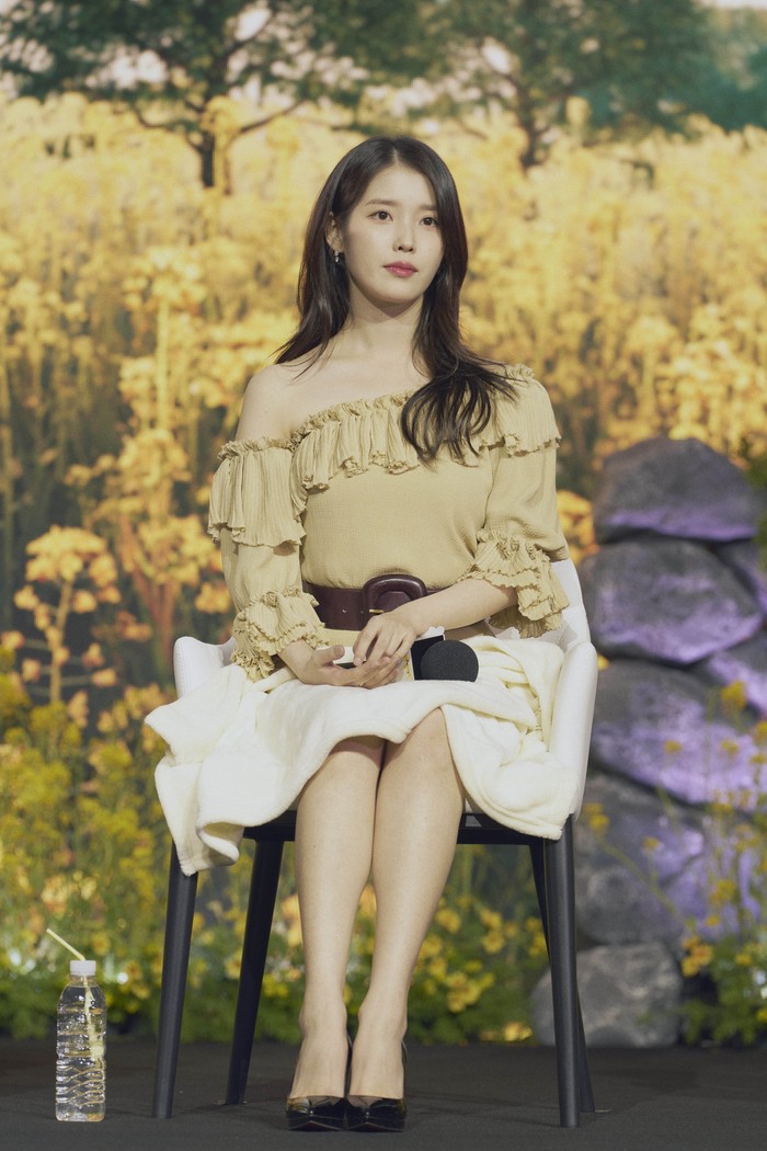 IU di konferensi pers drama Korea When Life Gives You Tangerines yang digelar di Seoul pada Rabu (5/3/2025).