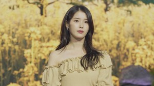 When Life Gives You Tangerines juga menandakan comeback IU ke drama Korea setelah lama vakum dan fokus bermusik. Lewat drakor ini, dia reunian dengan sutradara Kim Won Suk yang sebelumnya mengarahkan My Mister.