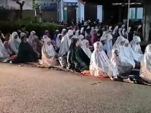 Viral Salat Tarawih Berhadiah Duit di Malang, Jemaah Ramai Berdatangan