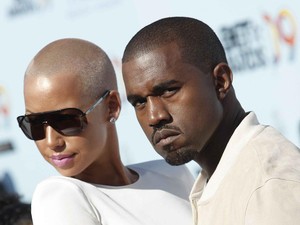 Mantan Pacar Kanye West Ungkap Pernah Dipaksa Pakai Baju Seksi