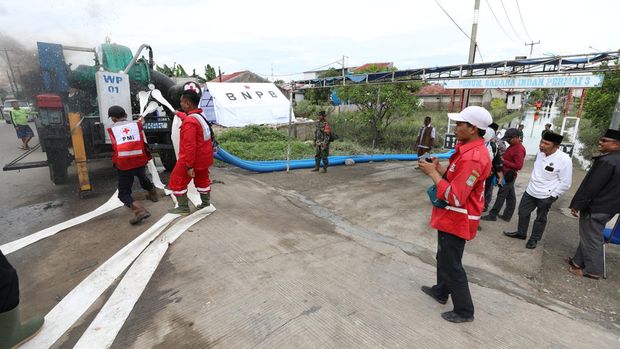 Kepala BNPB Letjen TNI Suharyanto meninjau penanganan banjir di perumahan Sahara Indah Permai 3 di Desa Satria Jaya, Tambun Utara, Kabupaten Bekasi (dok BNPB)