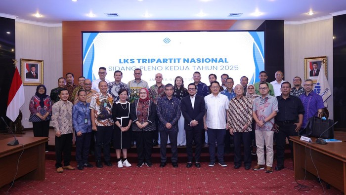 Komite Olahraga Pekerja Seluruh Indonesia (KOPSI) mendapat dukungan dari beberapa sekor. Hal ini juga diharapkan bisa melanjutkan sukses era Galatama.