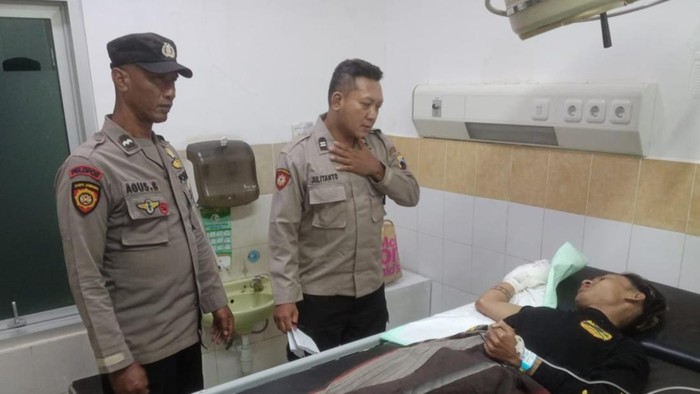 Korban ledakan petasan di Kota Pekalongan mengalami tangan remuk dan mendapat perawatan intensif di RSU Djunaid, Jumat (7/3/2025).