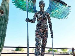 Kreasi Seni Menyeramkan Tapi Keren, Bikinan Tangan Mereka Sendiri