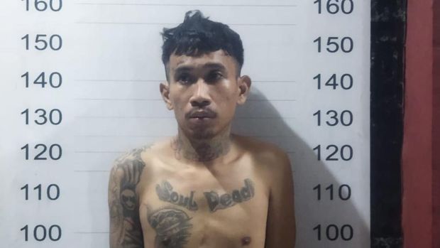 Pemuda berinisial AR (28) di Kota Makassar, Sulawesi Selatan (Sulsel), menikam temannya sesama juru parkir (jukir) inisial RL (19) menggunakan gunting