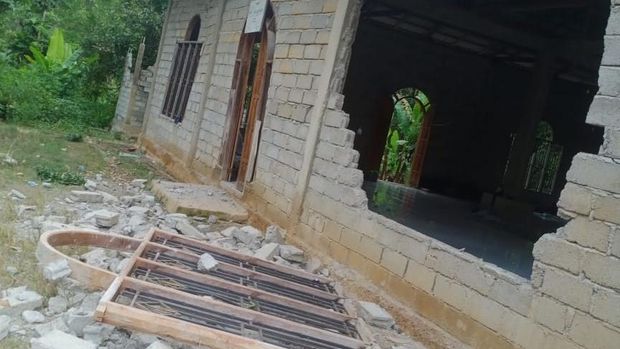 Masjid Al Hijrah di Kabupaten Luwu Timur, Sulawesi Selatan (Sulsel), rusak akibat guncangan gempa berkekuatan magnitudo (M) 5,0.