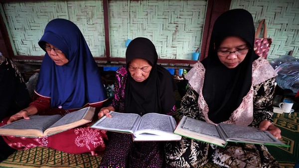 Mengintip Pesantren Ramadan Khusus Santriwati Lansia di Blitar