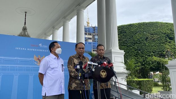 Menkop Budi Arie (tengah) dan Mendagri Tito Karnavian (kiri). Foto:  Firda Cynthia Anggrainy Al Djokya/detikcom