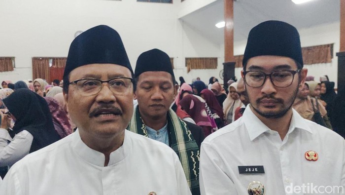 Mensos Gus Ipul saat mengecek sekolah rakyat di Bandung Barat