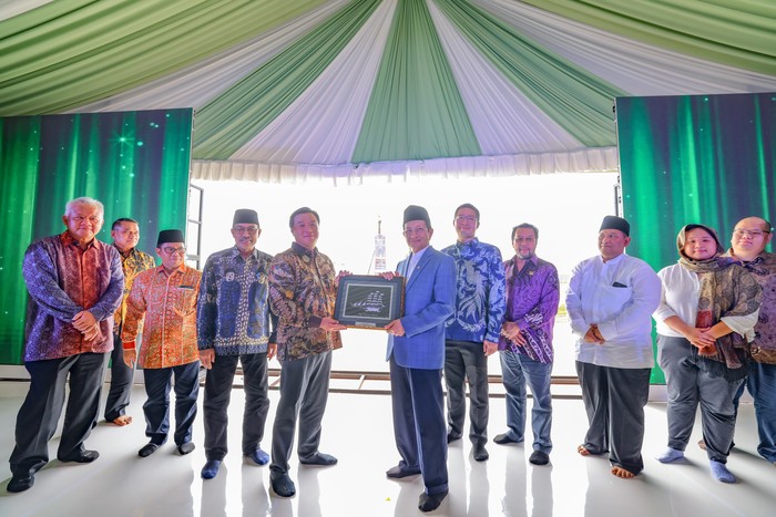 Menteri Agama (Menag) Republik Indonesia, Prof Nasaruddin Umar meresmikan pemancangan perdana Masjid Al Ikhlas di kawasan Pantai Indah Kapuk (PIK) 2, Jakarta Utara, Jumat.