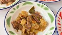 Oseng Daging Kisi (Rp 17.900) berupa potongan daging berlemak yang dibumbui pedas gurih. Namun, rasa pedasnya masih aman. Foto: detikFood/Yenny Mustika Sari