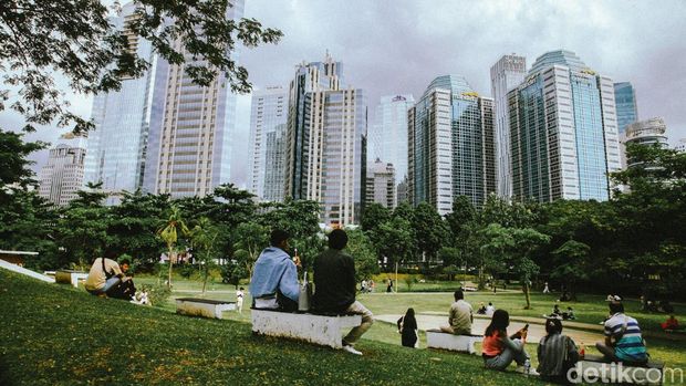Ngabuburit jadi waktu melepas penat menjelang buka puasa. Hutan Kota GBK di Jakarta bisa jadi salah satu pilihan lokasi ngabuburit.