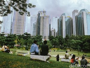 Ngabuburit Murmer di Hutan Kota GBK