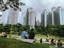 Ngabuburit Murmer di Hutan Kota GBK