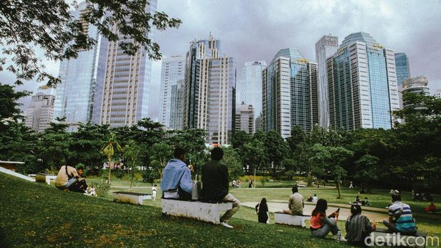 Ngabuburit Murmer di Hutan Kota GBK Ngabuburit jadi waktu melepas penat menjelang buka puasa. Hutan Kota GBK di Jakarta bisa jadi salah satu pilihan lokasi ngabuburit.
