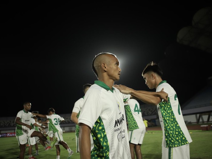Official training PSS Sleman jelang menghadapi Persita Tangerang di Stadion Indomilk Arena, Tangerang, Kamis (6/3/2025).