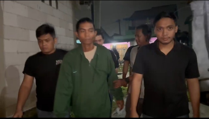 Penangkapan Herdi Jatnika (39), pria pembunuh driver ojol yang merupakan temannya sendiri. (Dok Istimewa)