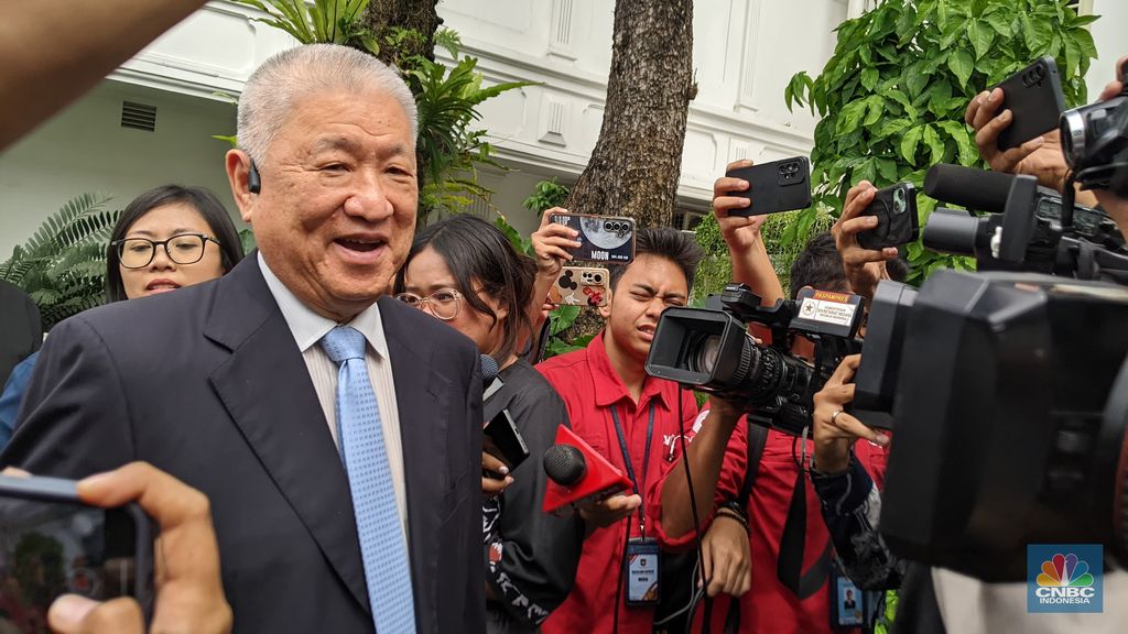 Pengusaha besar RI usai bertemu dengan Presiden Prabowo Subianto di Istana Negara, Jakarta, Jumat (7/3/2025). (CNBC Indonesia/Emir Yanwardhana)