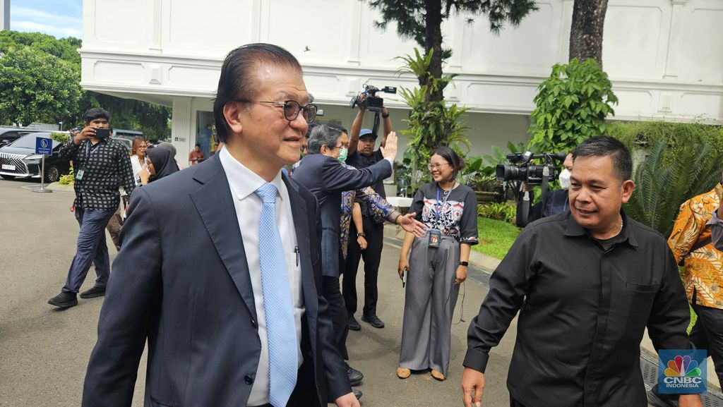 Pengusaha besar RI usai bertemu dengan Presiden Prabowo Subianto di Istana Negara, Jakarta, Jumat (7/3/2025). (CNBC Indonesia/Emir Yanwardhana)