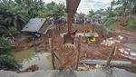 Perakitan Jembatan Darurat untuk Sambungkan Kembali Jambi-Sumbar