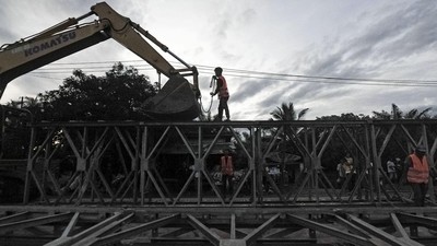 Perakitan Jembatan Darurat untuk Sambungkan Kembali Jambi-Sumbar