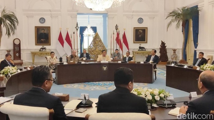 Pertemuan Prabowo dengan menteri-menteri dan para pengusaha, ada Ray Dalio investor kawakan. Istana Merdeka, 7 Maret 2025. (Firda Cynthia Anggraeni/detikcom)