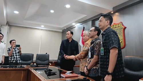 Perwakilan Walhi pusat menyerahkan seluruh laporan ke Kejagung. (Istimewa)