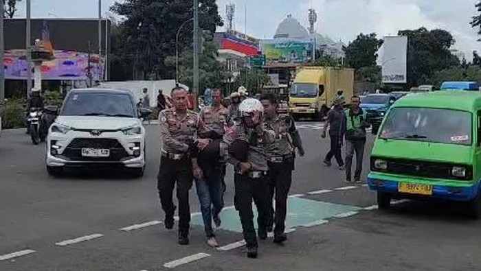Polantas Kota Bogor tangkap pemotor membawa 500 butir obat terlarang