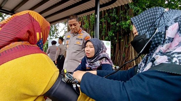 Polresta Bogor Kota Polda Jawa Barat memanfaatkan datangnya bulan Ramadan untuk berbagi kebaikan dan mendekatkan diri dengan masyarakat. Foto: Dok. Istimewa.
