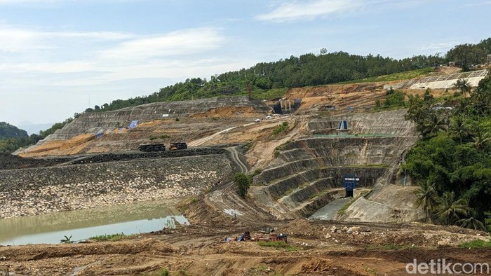 Proyek Strategis Nasional Bendungan Bagong Trenggalek yang molor 4 tahun gegara masalah pembebasan lahan.