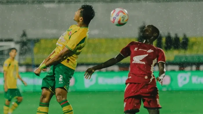 PSM Makassar Vs Persebaya Surabaya imbang 0-0 di babak pertama.