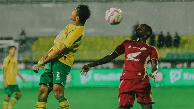 PSM Makassar Vs Persebaya Surabaya imbang 0-0 di babak pertama.