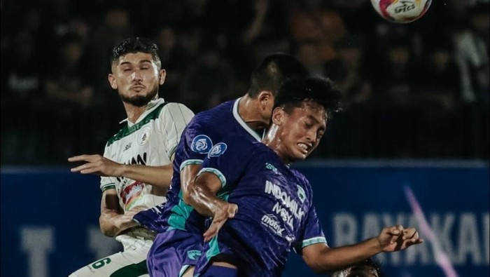 Laga Persita Tangerang vs PSS Sleman di Stadion Indomilk Arena, Tangerang, Jumat (7/3/2025).