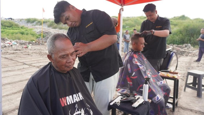Rayakan Ramadan, Montiss Ajak Pemulung TPA Jabon Cukur dan Buka Puasa Bersama